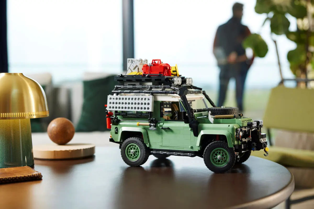 LEGO® ICONS™ 10317 Land Rover Classic Defender 90 - Obrázek 11