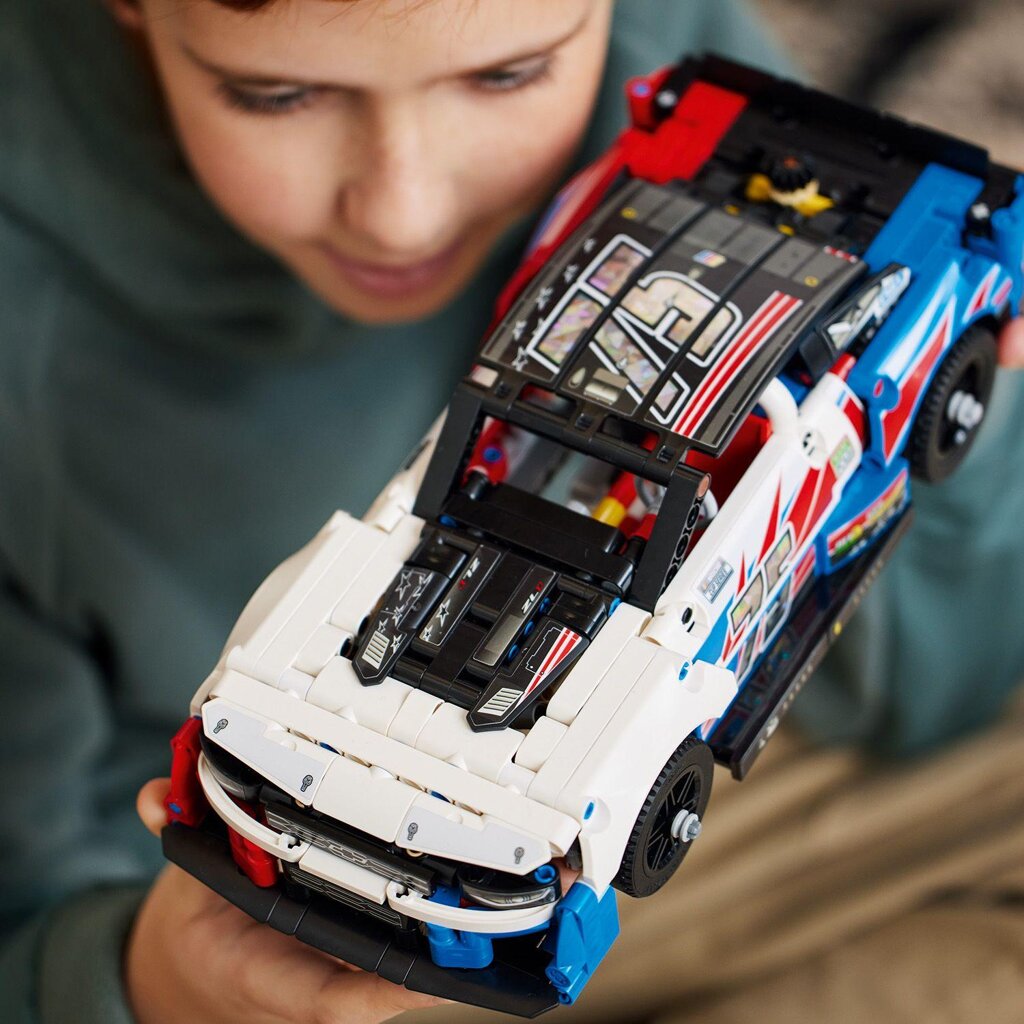 LEGO® Technic 42153 NASCAR® Next Gen Chevrolet Camaro ZL1 - Obrázek 2