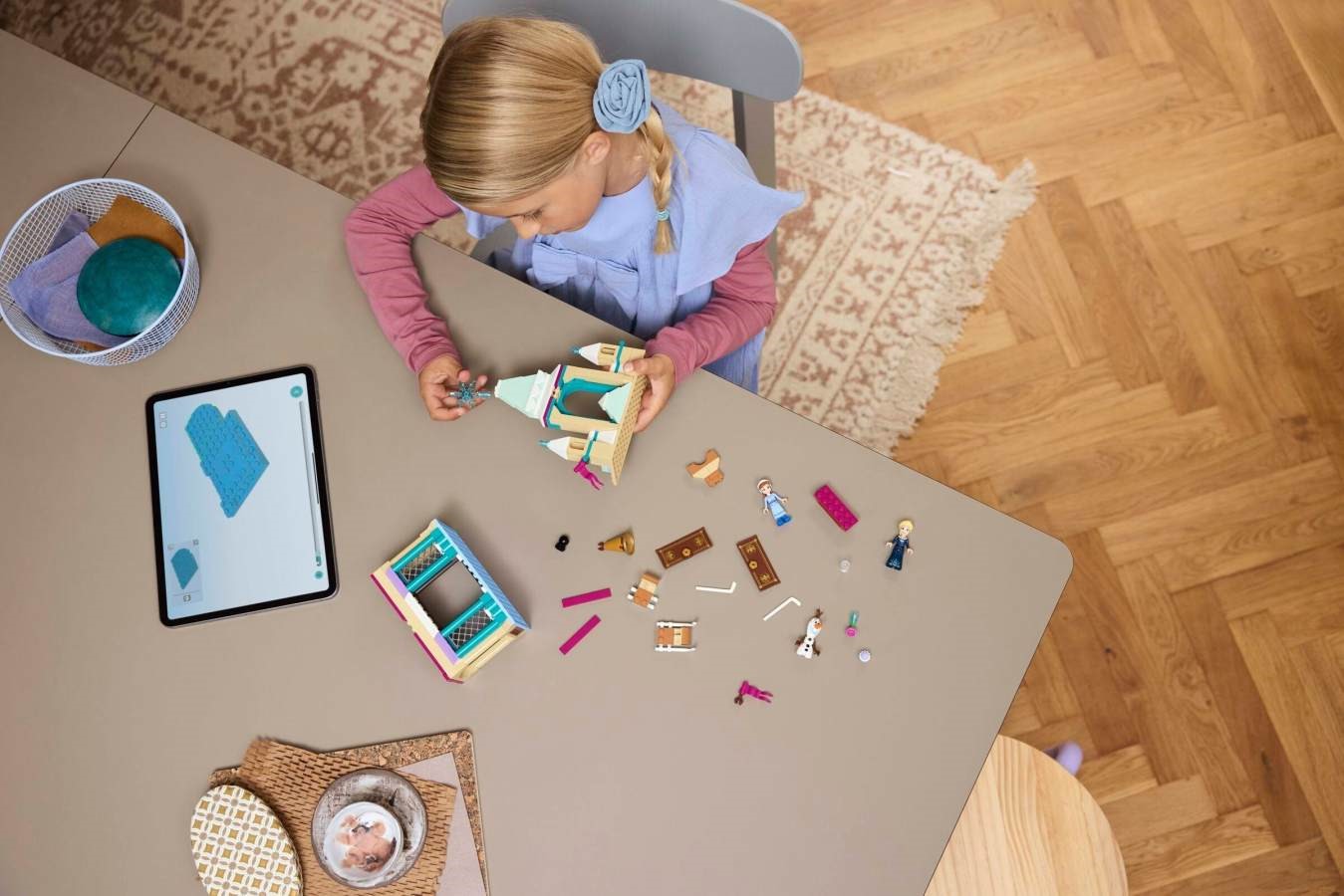 LEGO® Disney Princess 43265 Hrad Arendelle z filmu Ledové království - Obrázek 7