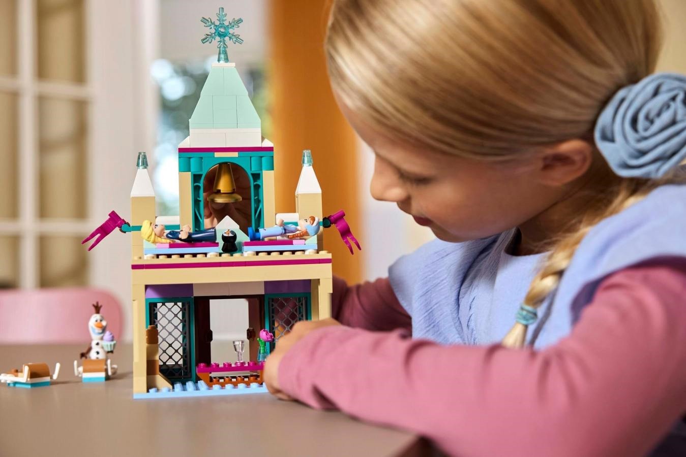 LEGO® Disney Princess 43265 Hrad Arendelle z filmu Ledové království - Obrázek 8