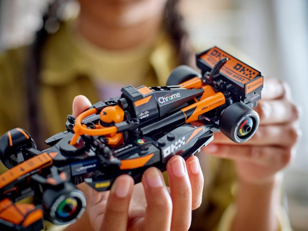 LEGO® Speed Champions 77251 Závodní auto McLaren F1® Team MCL38 - Obrázek 7
