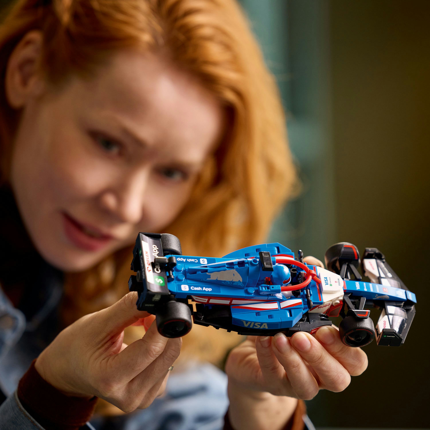 LEGO® Speed Champions 77246 Závodní auto Visa Cash App RB VCARB 01 F1 - Obrázek 4