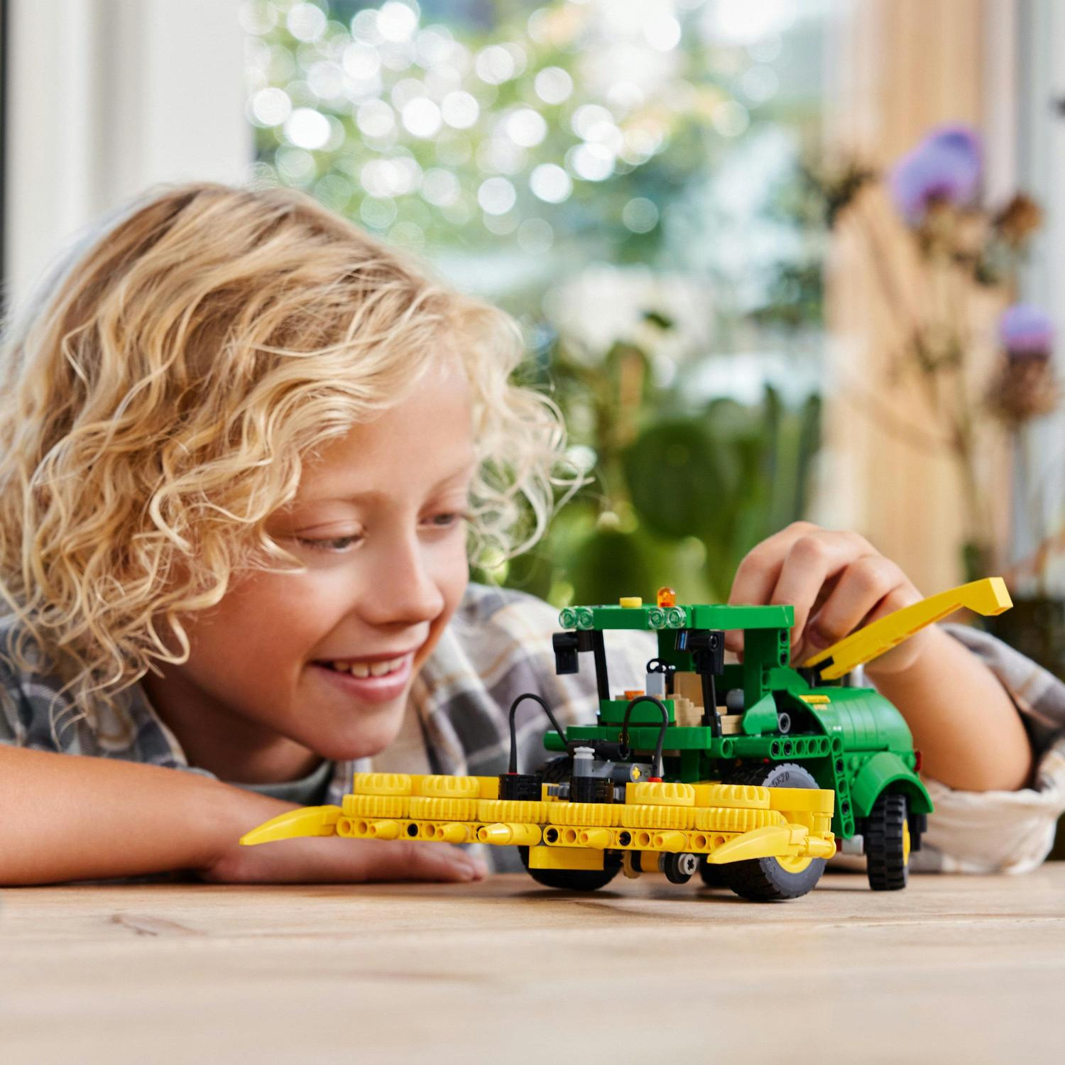 LEGO® Technic 42168 Krmný kombajn John Deere 9700 - Obrázek 3