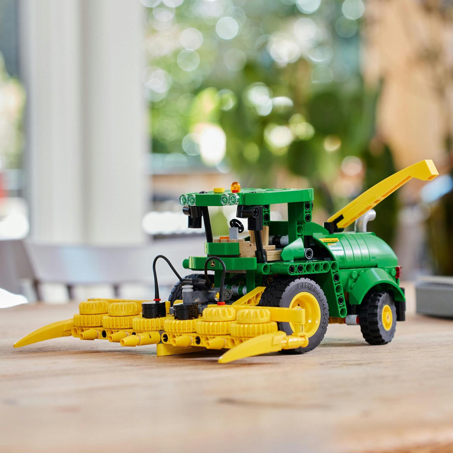 LEGO® Technic 42168 Krmný kombajn John Deere 9700 - Obrázek 5
