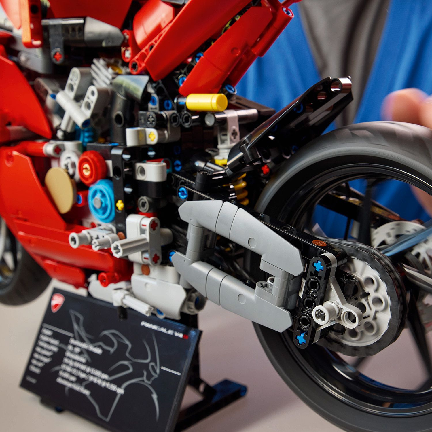 LEGO® Technic 42202 Motorka Ducati Panigale V4 S - Obrázek 7