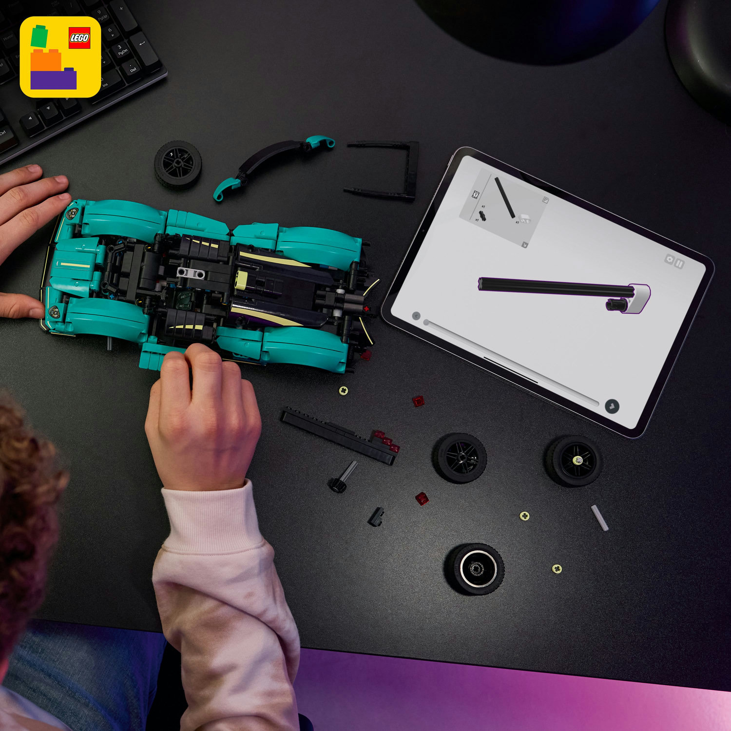 LEGO® Technic 42208 Aston Martin Valkyrie - Obrázek 7