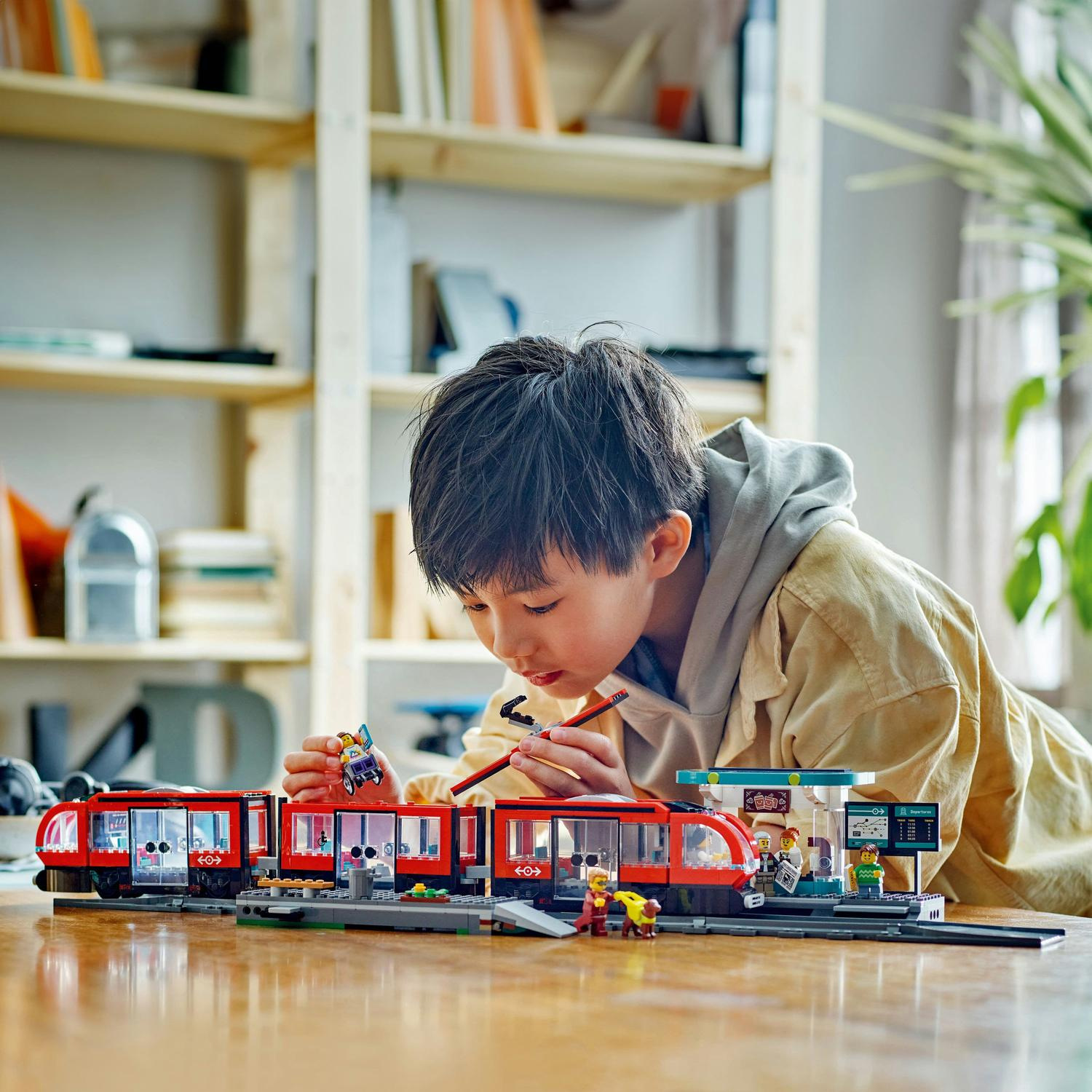 LEGO® City 60423 Tramvaj a zastávka v centru města - Obrázek 3