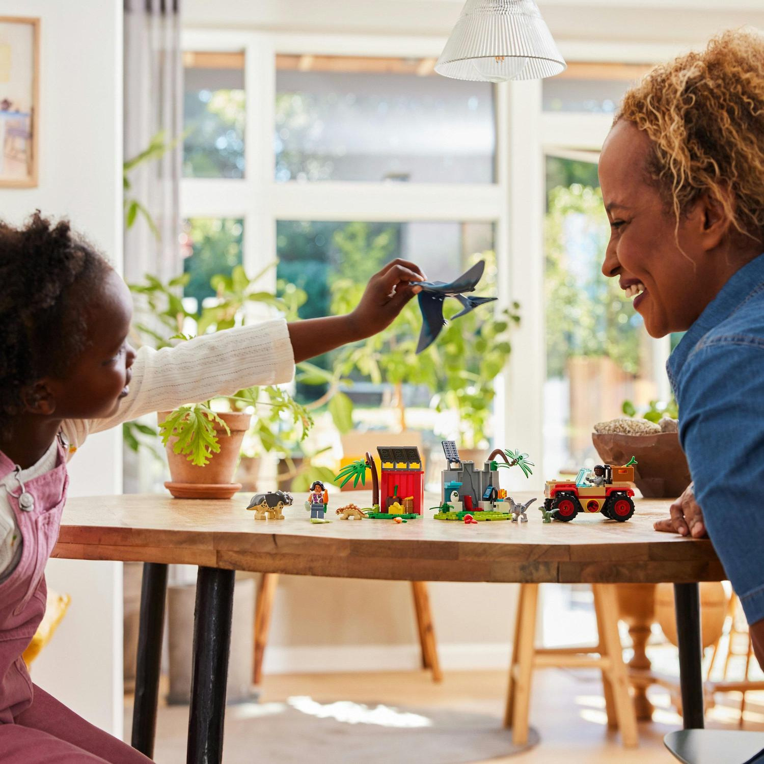 LEGO® Jurassic World 76963 Záchranářské středisko pro dinosauří mláďata - Obrázek 3