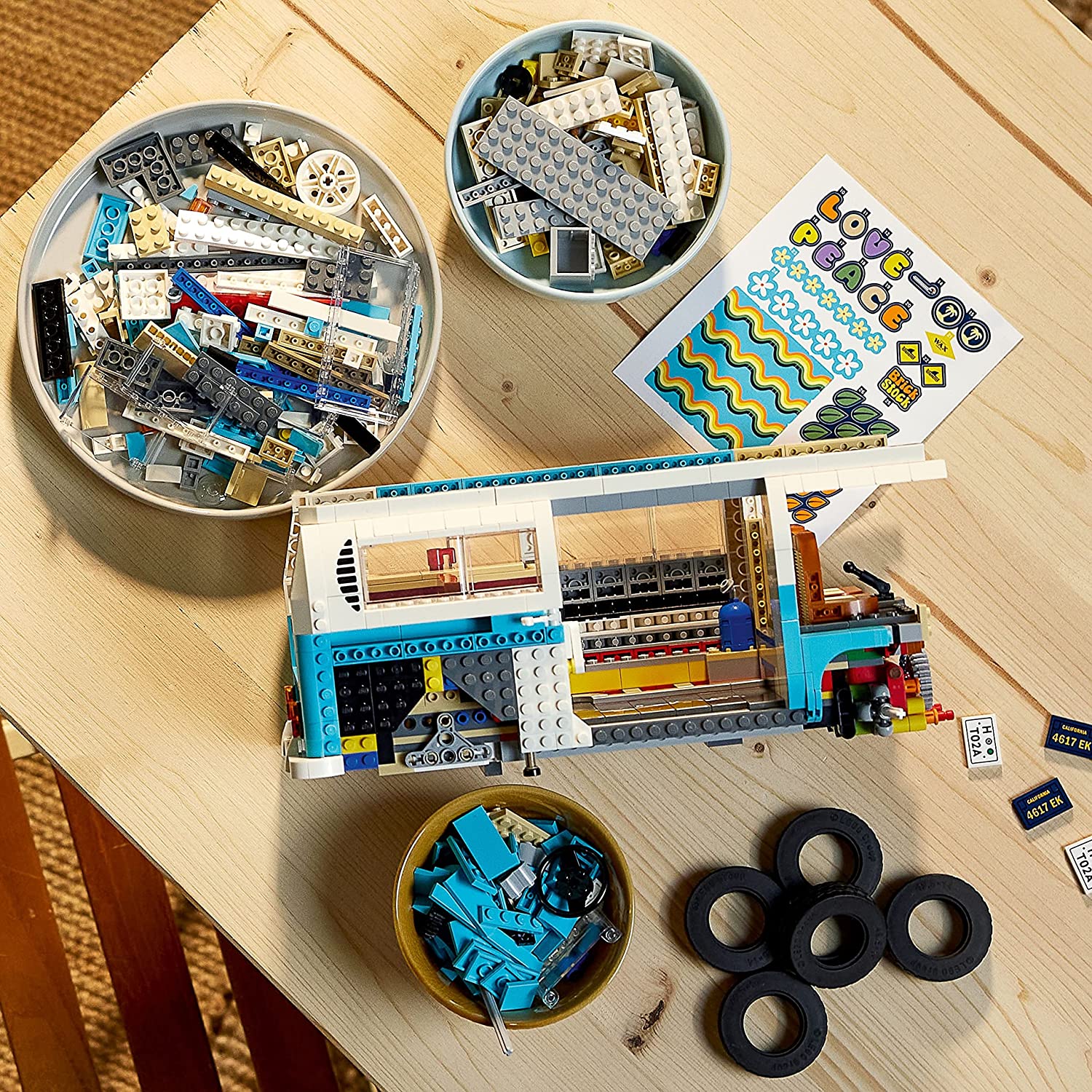 LEGO® Creator Expert 10279 Volkswagen T2 Camper Van - Obrázek 3