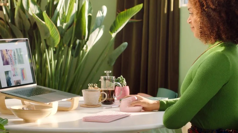 Logitech Lift Vertical Ergonomic