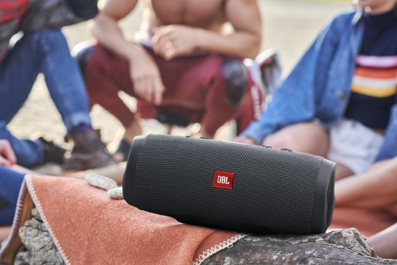 JBL Charge Essential šedý - Obrázek 9