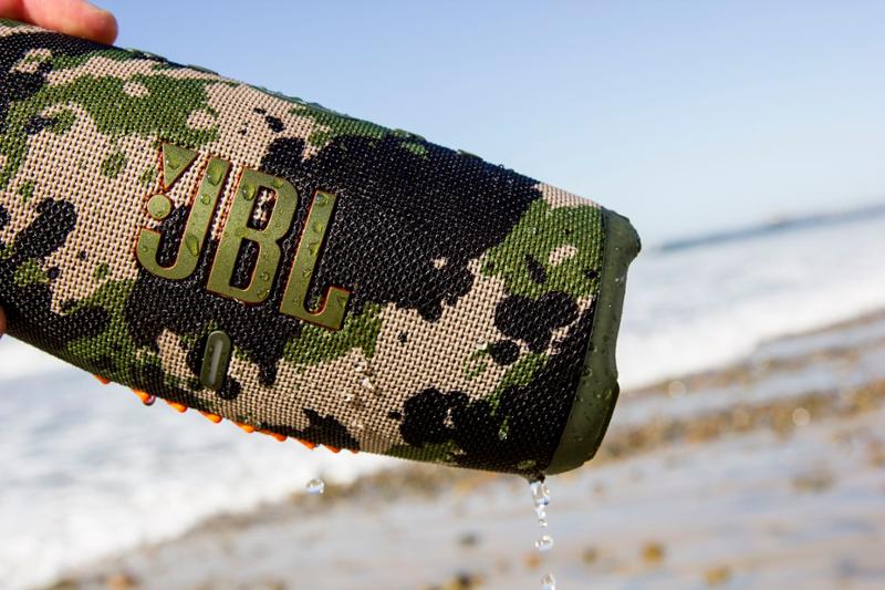 JBL Charge 5 squad - Obrázek 11