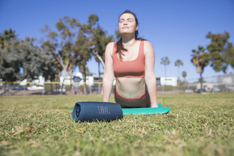 JBL Charge 5 modrý - Obrázek 12