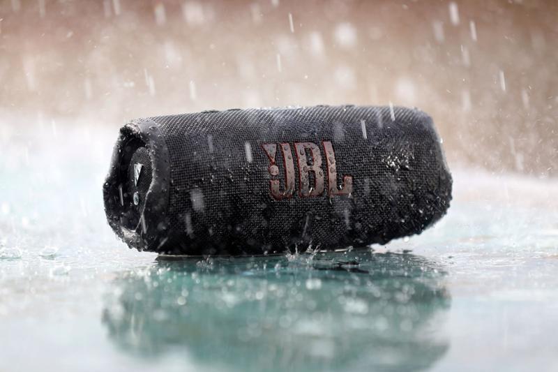 JBL Charge 5 černý - Obrázek 8