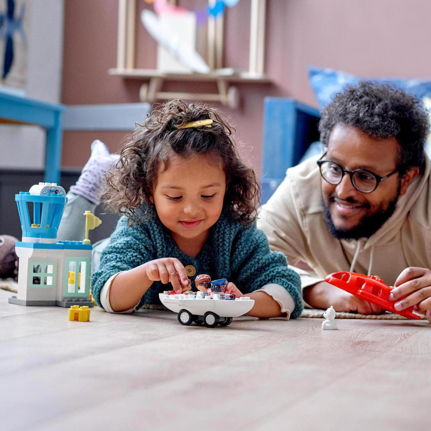 LEGO® DUPLO® Town 10961 Letadlo a letiště - Obrázek 3