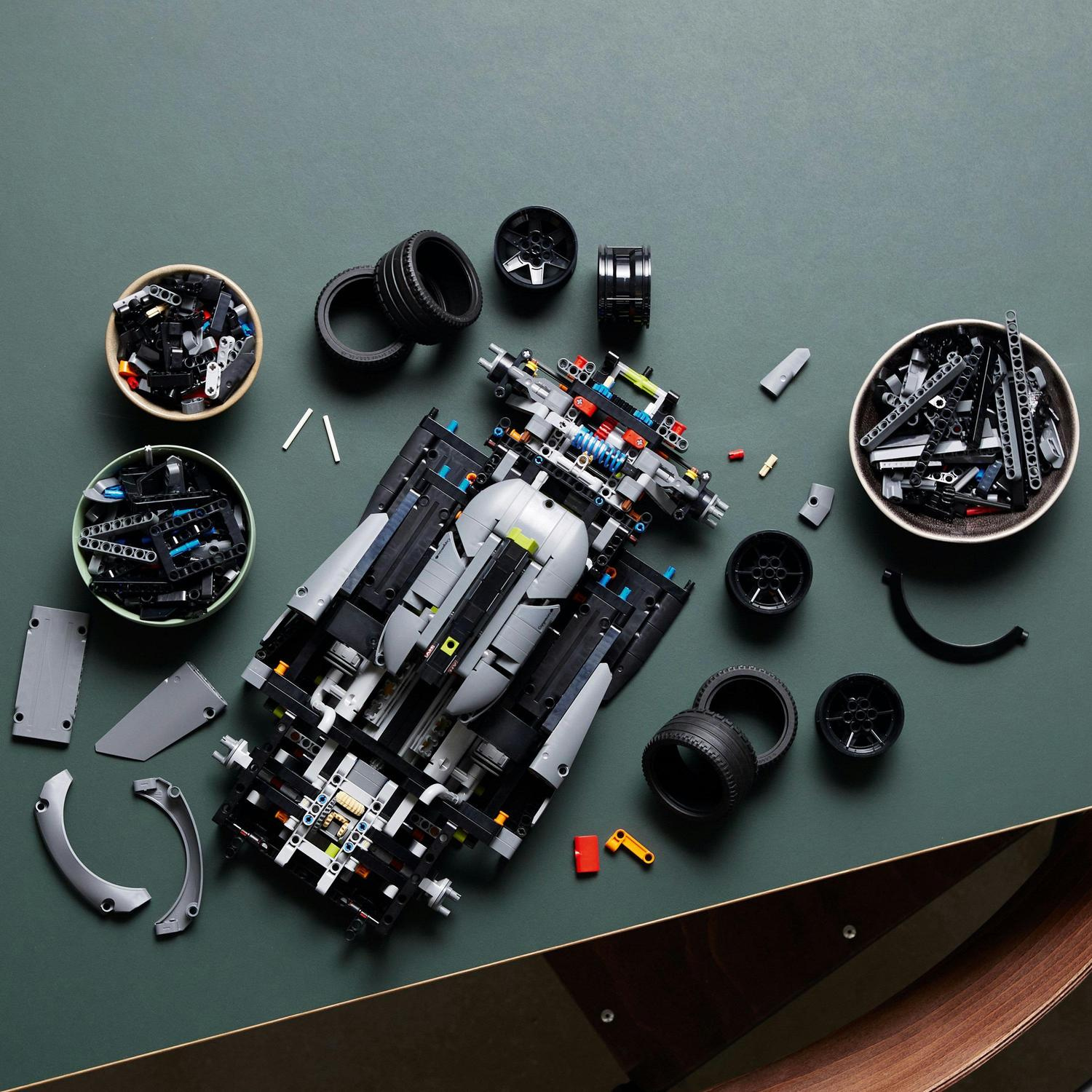 LEGO® Technic 42156 PEUGEOT 9X8 24H Le Mans Hybrid Hypercar - Obrázek 7