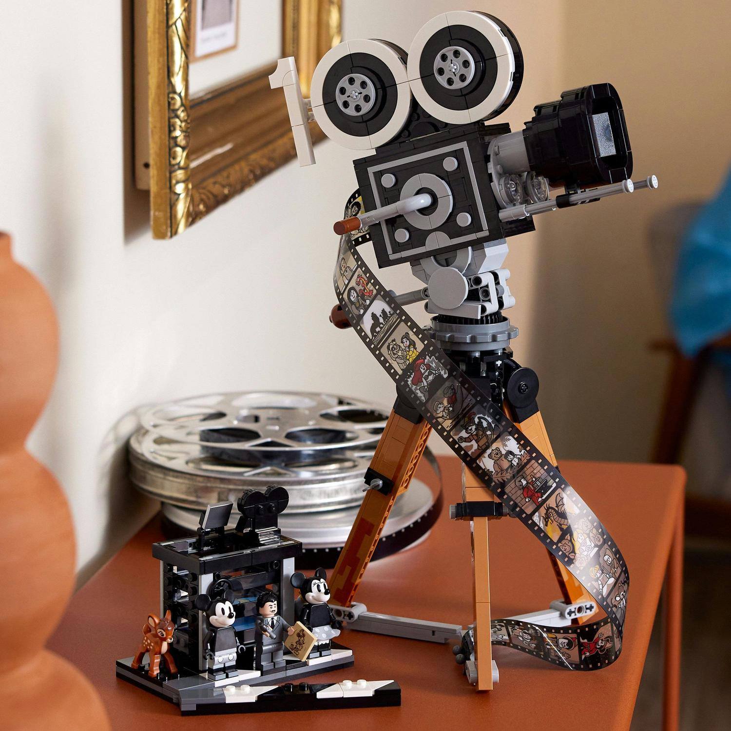 LEGO® I Disney™ 43230 Kamera na počest Walta Disneyho - Obrázek 7