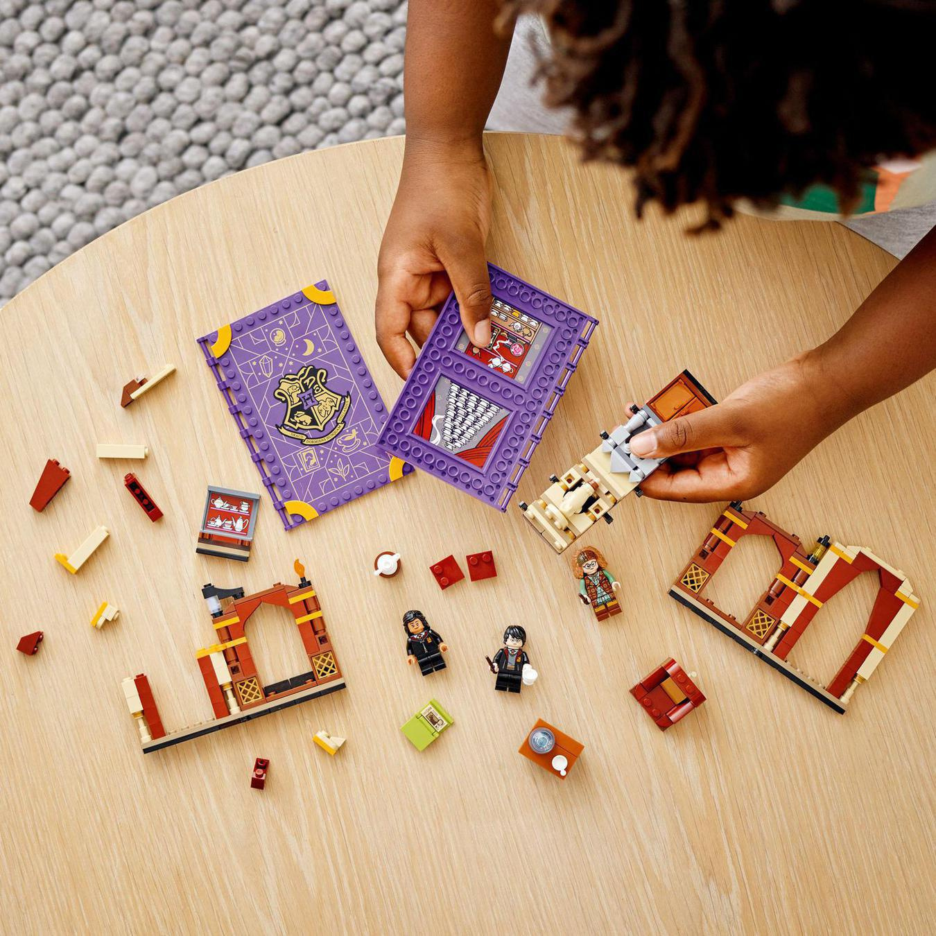 LEGO® Harry Potter™ 76396 Kouzelné momenty z Bradavic: Hodina jasnovidectví - Obrázek 4