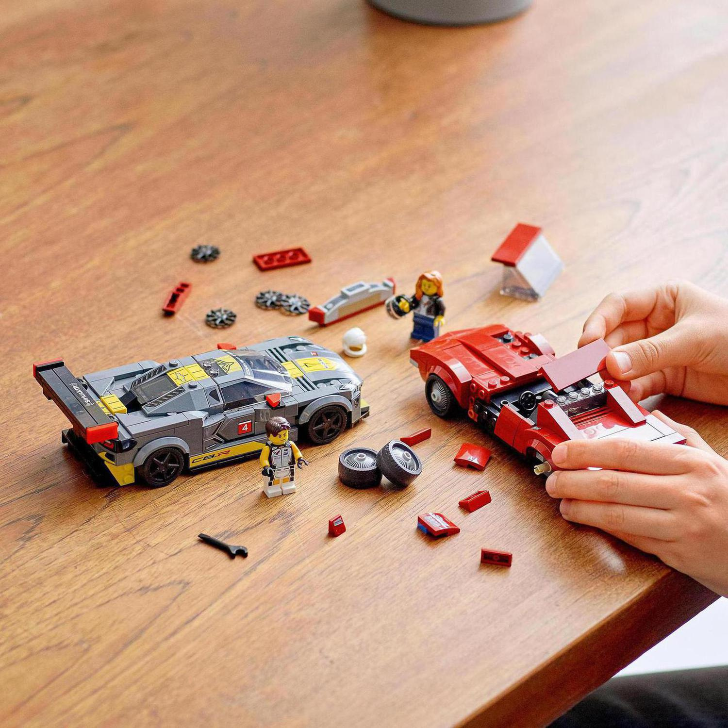 LEGO® Speed Champions 76903 Chevrolet Corvette C8.R a 1968 Chevrolet Corvett - Obrázek 4